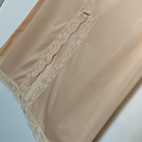 Vintage Slip Maxi Skirt Women M Ivory Peach Lace Front Slit Coquette Feminine - Picture 5 of 11